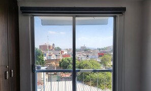 Interior - Amplio depa con alberca, gym, terraza y seguridad. (Guadalajara)