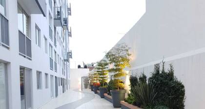 Amplio depa con alberca, gym, terraza y seguridad.