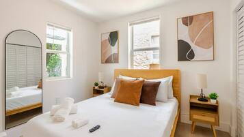 4 bedrooms, iron/ironing board, free WiFi, bed sheets