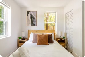 4 slaapkamers, een strijkplank/strijkijzer, gratis wifi, beddengoed