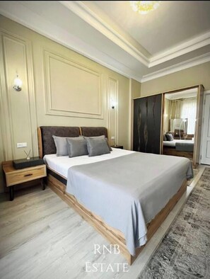 Cortinas blackout, tabla de planchar con plancha y wifi gratis