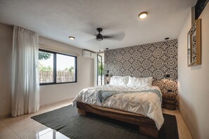 4 bedrooms, iron/ironing board, internet, bed sheets