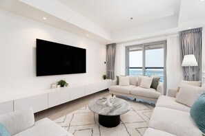 Apartment - Scenic 2BR in Princess Tower (Dubai)