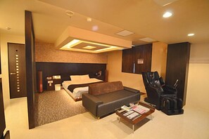 Premium Double Room, 1 Queen Bed, Smoking | Desk, free WiFi - HOTEL LET'S (Asahikawa)