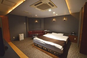 Standard Double Room, 1 Queen Bed, Smoking | Desk, free WiFi