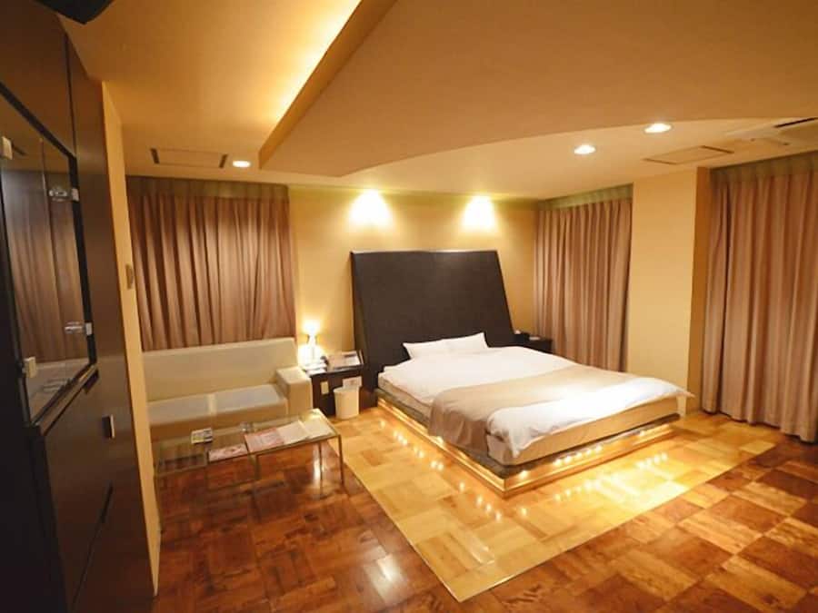 Phòng đôi Deluxe, 1 giường cỡ queen, hút thuốc | Bàn, truy cập Internet không dây miễn phí