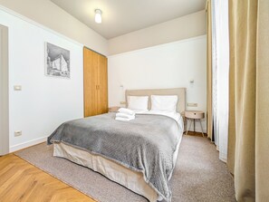 2 chambres, fer et planche à repasser, Wi-Fi, draps fournis