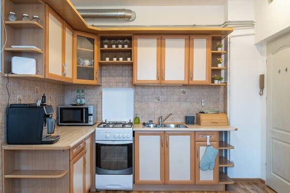 Fridge, microwave, oven, stovetop