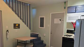 Frigorífic, microones, forn i placa de cuina