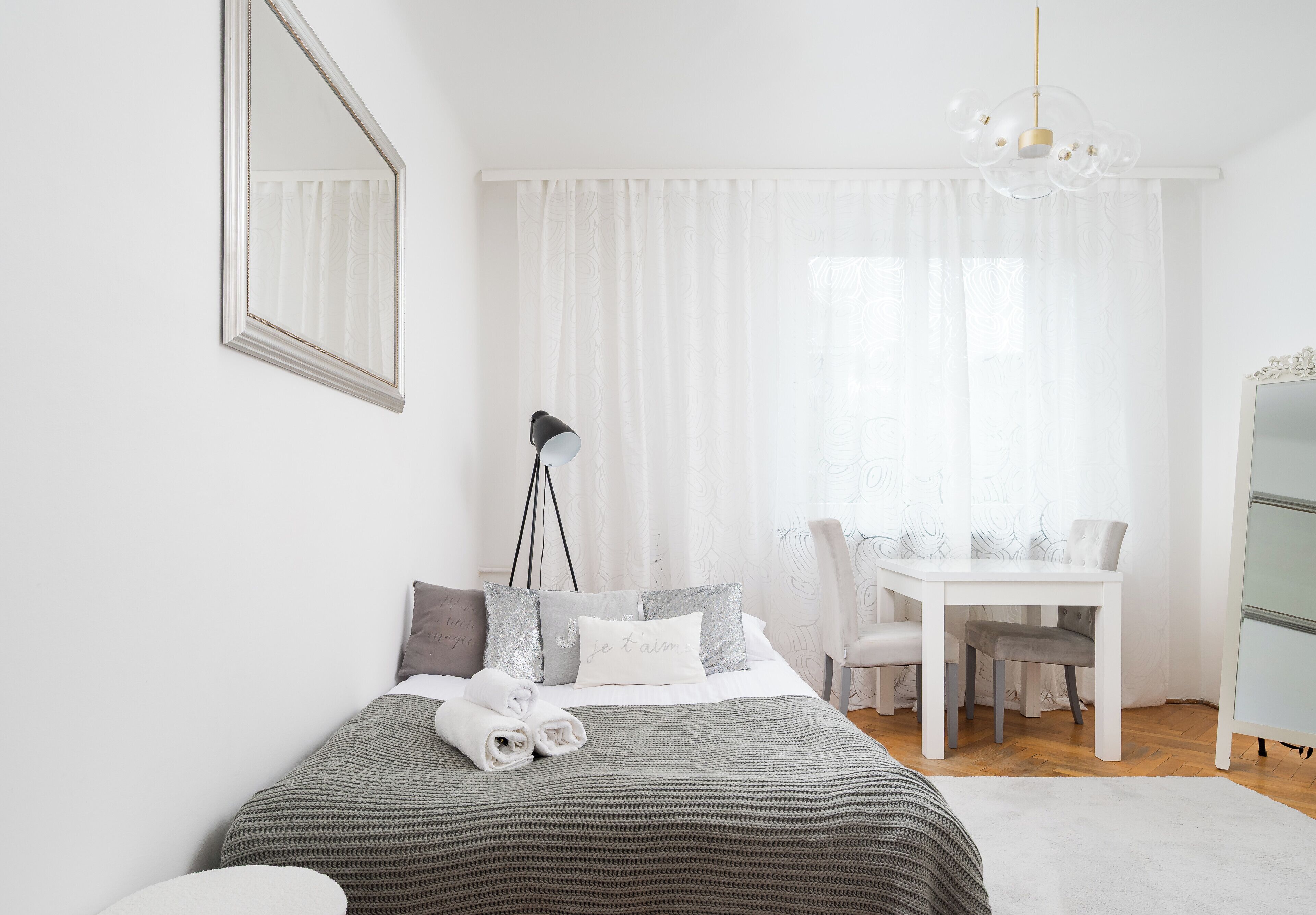 مكواة/لوح كي وواي فاي وملاءات أسرّة