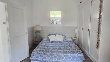 2 chambres, fer et planche Ă repasser, Wi-Fi gratuit, draps fournis