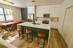 電子レンジ、オーブン、コンロ、食器洗い機