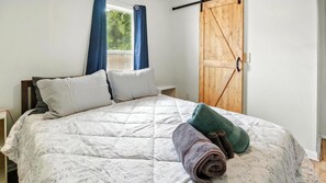 2 habitaciones, escritorio, tabla de planchar con plancha y wifi gratis