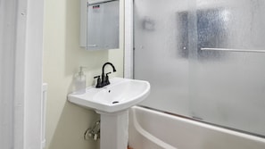 Handtücher, Seife, Toilettenpapier