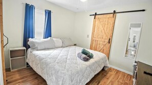 2 Schlafzimmer, Schreibtisch, Bügeleisen/Bügelbrett, kostenloses WLAN