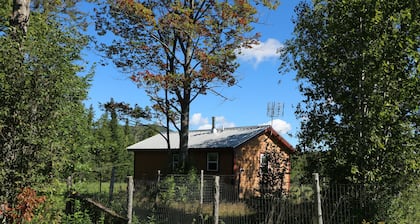 Charming 1-bedroom Tiny house in Eden Mills. Spectacular views, private setting.