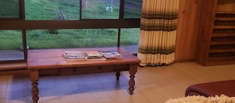 Escape to Willunga Farmhouse. Attractions Willunga Market, Wineries, Walking