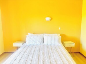 4 bedrooms, iron/ironing board, free WiFi, bed sheets