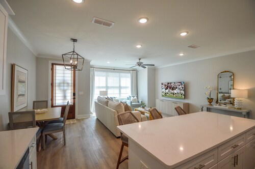 5-Star 3BR/3.5BA Townhome Near MSU - Game Day Ready