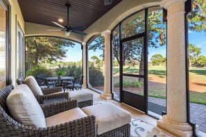 Outdoor dining - 6-Seat Golf Cart ☀️*Heated Pool | Beach Equip | On Golf Course ☀️ Sandestin (Miramar Beach)