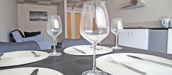 Modern Single-Floor Apartment - Sleeps 8