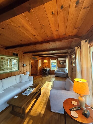 Charming 2-bedroom cottage at Canadohta Lake with AC