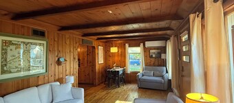 Charming 2-bedroom cottage at Canadohta Lake with AC