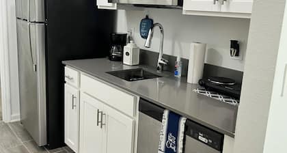 1-bedroom Mother in Law Suite with private entrance and washer and dryer in unit