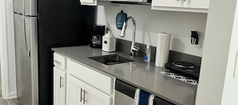1-bedroom Mother in Law Suite with private entrance and washer and dryer in unit