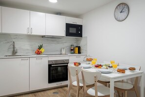 Fridge, microwave, oven, stovetop