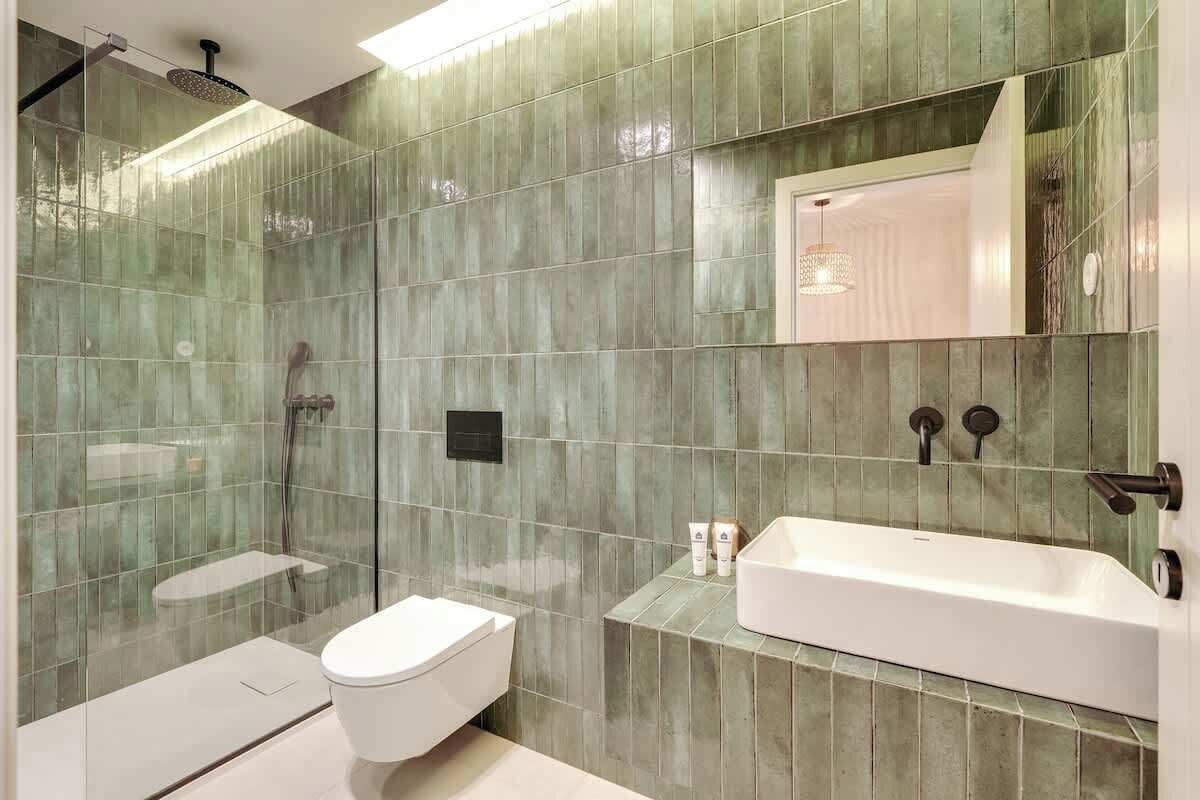 Bruser, hårtørrer, håndklæder, Shampoo
