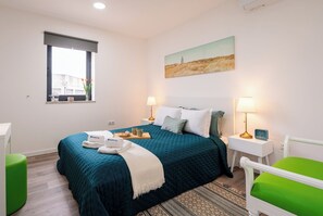 8 habitaciones, escritorio, tabla de planchar con plancha y wifi gratis