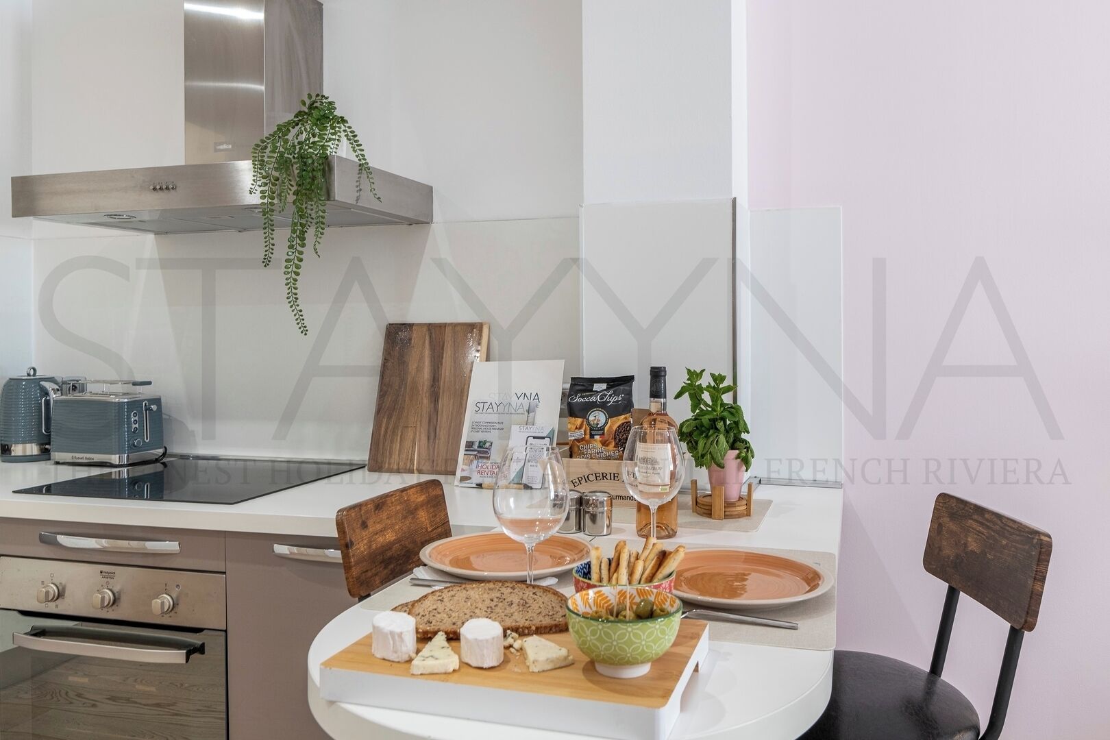 Fridge, microwave, oven, coffee/tea maker