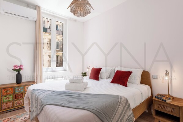 Silitysrauta/-lauta, Wi-Fi, vuodevaatteet