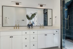 Shower, hair dryer, towels, soap - Stunning Modern Zilker Home with Private Pool, Designer Touches & Prime Location (Austin)