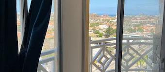 Comfortable Suite. Close to the restaurants, bars and ice cream parlors area