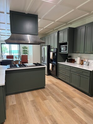 Microwave, oven, stovetop, dishwasher