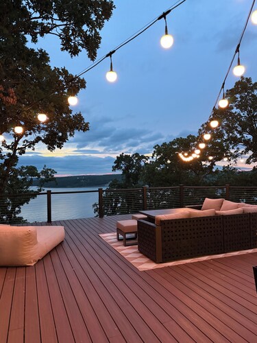 INCREDIBLE Lakehouse on Skiatook Lake! 4 bed/4 bath- HUGE deck overlooking lake!