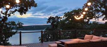 INCREDIBLE Lakehouse on Skiatook Lake! 4 bed/4 bath- HUGE deck overlooking lake!