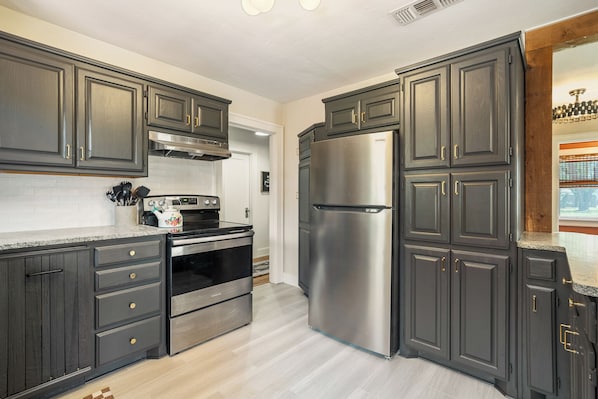Microonde, forno, piano cottura, lavastoviglie