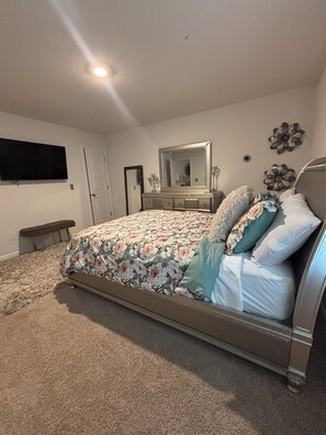 3 bedrooms, iron/ironing board, WiFi, bed sheets