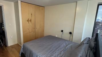 1 bedroom, iron/ironing board, internet, bed sheets
