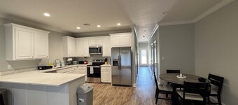 2027- 3-bedroom condo with comfort & amenities near Resturant’s & shopping.