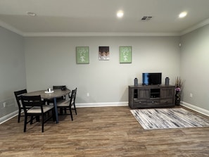 Dining - 2027- 3-bedroom condo with comfort & amenities near Resturant’s & shopping. (DeRidder)