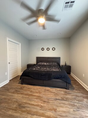 3 chambres, fer et planche à repasser, Wi-Fi, literie fournie