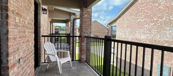 3-bedroom condo with comfort & amenities near Resturant’s & shopping
