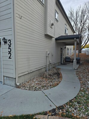 المنطقة المحيطة بالمنشأة