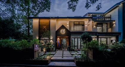 Blooming Lotus Hostel