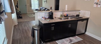 Soothing 3-bedroom house with AC in charming Columbus