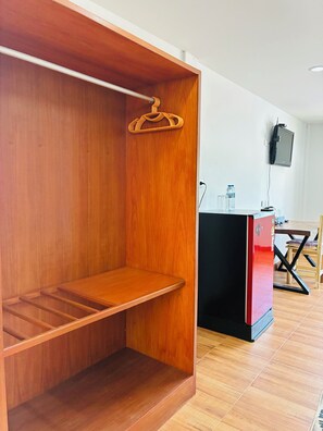Apartamento clássico, vista para a cidade | Guarda-roupa